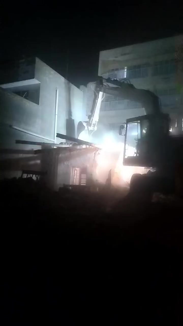 ⛔ (. لسنا الوحيدين ولكننا الأفضل.  ) $
كادر جاهز لتفليش البيوت القديمة🏡 ورفع الأنقاض
وتسليم ارض جاهزة للبناء الحديث بأسعار مناسبة

***********. ☎️
