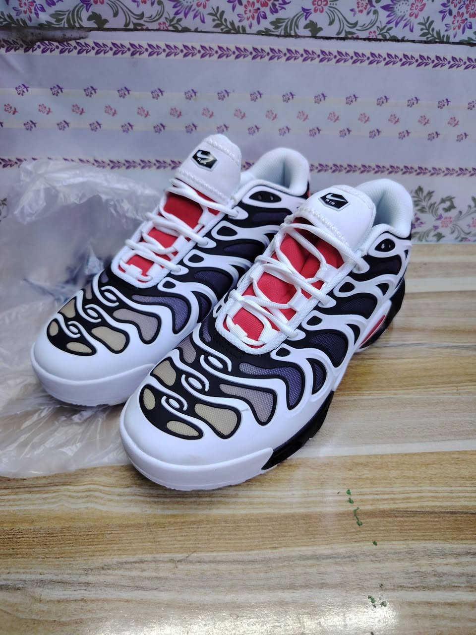 احذية امزون ماركات اشكال و قياسات مختلفة القياسات والاسعار بالصور كل صورة متوفر قطعة واحدة فقط موضحة بالصور للطلب او الاستفسار التواصل عبر رسائل الصفحة متوفر توصيل بغداد ومحافظات 👍 #تابع_الصفحة_يوصلك_كلشي_جديد


**إذا كنت صاحب هذا الإعلان وتريد حذفه لأي سبب، رجاءا أرسل رسالة إلى الدعم الفني**