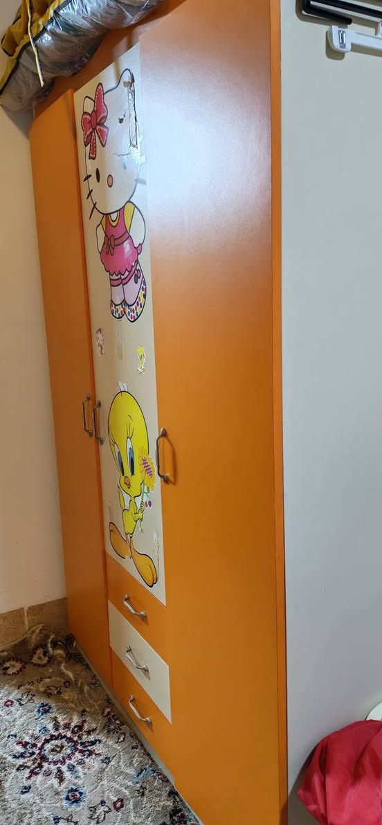 ئەم دوو سیسە کە دەکرێتە دوو قاتش لەگەڵ دۆڵابێکی جل و بەرگ و مەکتەبەیەک و لەگەڵ مێزێک چوارتاک مارکەی تورکی

هەمووی 350 هەزارو مامەڵە
شوێن سلێمانی

***********
viber+whatsAPP
