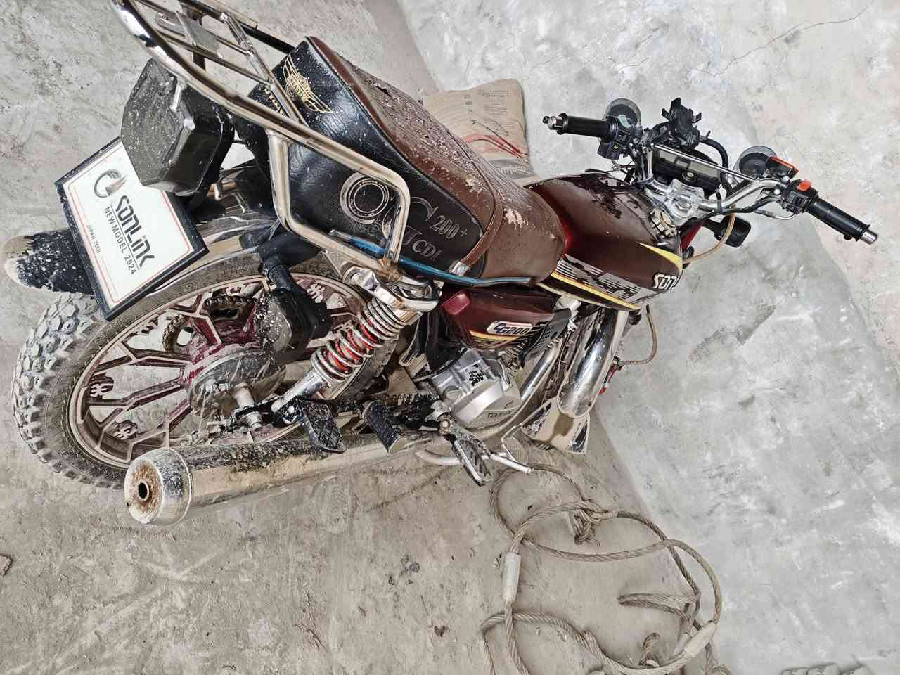 سلام عليكم دراجه للبيع موديل 25 محرك كير كرهبايت كلها شقاله كلشي ما ناقصه  مراوس ب جني 22 الستفسار واتساب ***********.اسعر 600الف وبي مجال قليل
