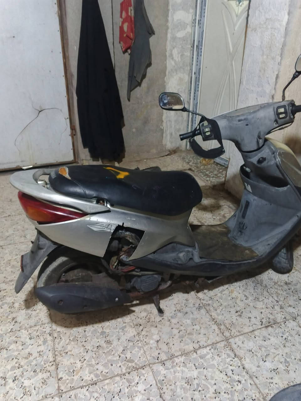 السلام عليكم دراجه بريز مال رمبه صار شهر من نزلتها وحورتها ثلاث تايرات وشلت التحوير لان ماناجح بيها شوفت عينكم الكفرات مكصوصه بسبب التحوير دراجه جديده وماماشيه اقل السبوع وذبيتها بالبيت لان ماعرف اسوقها الستفسار على هذا الرقم ***********
