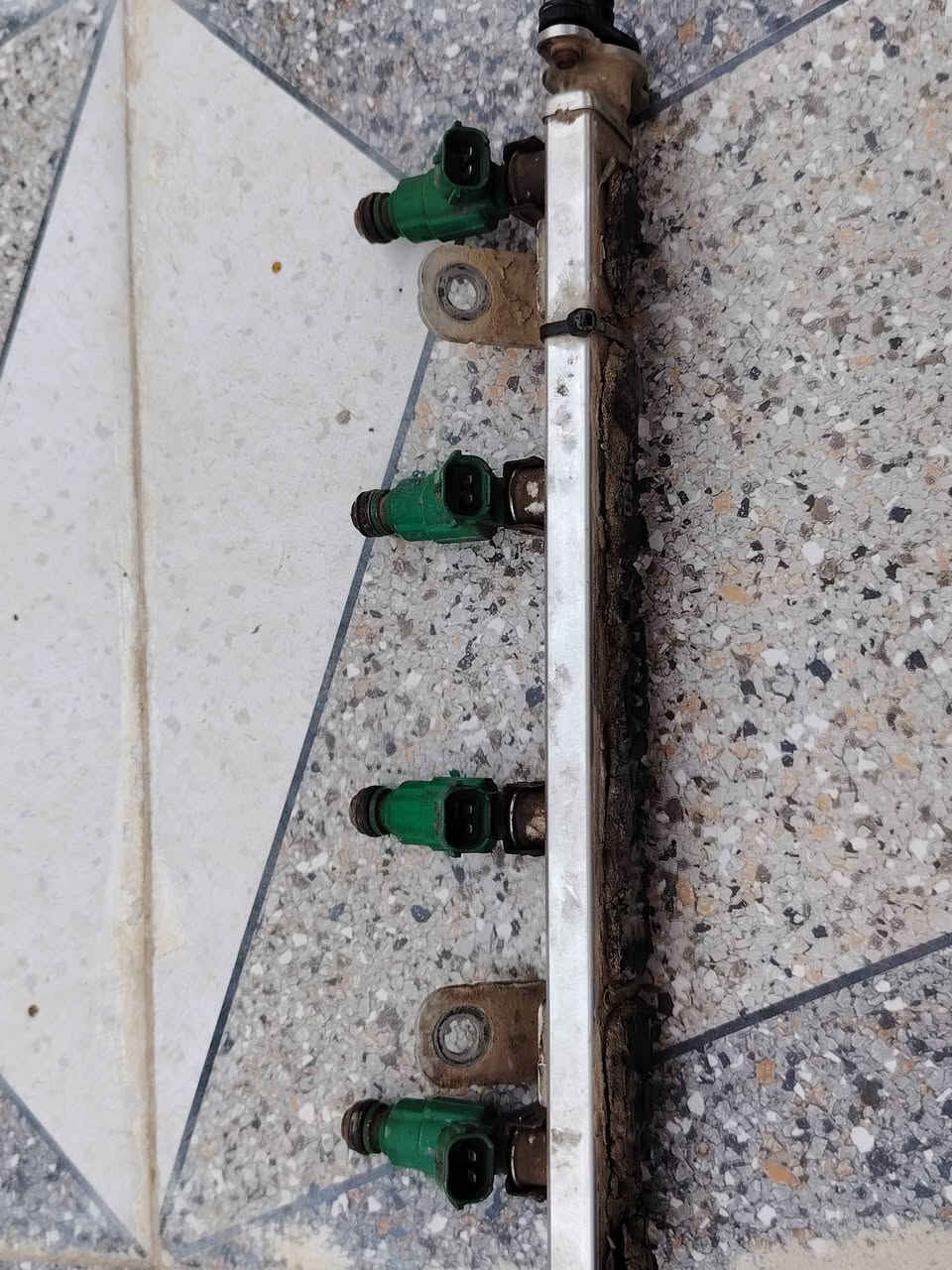 السلام عليكم نوزلات اكسنت الاخضرتخم هوه والمسطره سعر60وبي مجال مكاني ناصريه ***********
