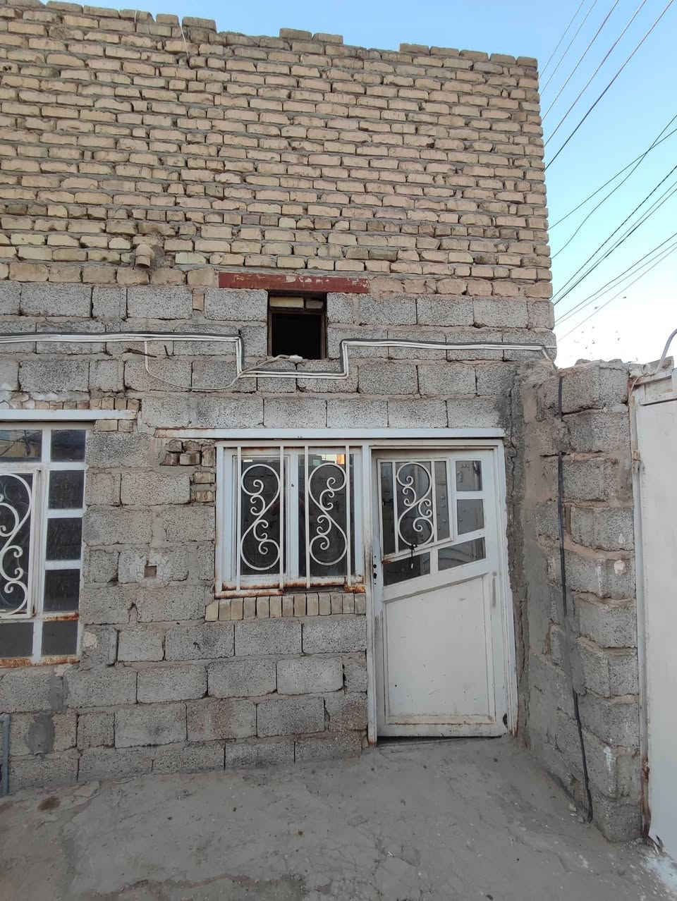 دار 150 متر ركن طابو ملك صرف يتكون من 2 غرف نوم بناء جديد بس يحتاج ترتيبات مذكوره بالتصوير
عنوان كربلاء الحسينية العطيشي حي الزهراء
للتفاصيل اكثر واتساب او اتصال 
☎️ ***********
