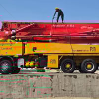 بم 42 م موديل 2000 الماني الاصل دبل مضخه رقم بصرة  شوط طويل جاهز للعمل...