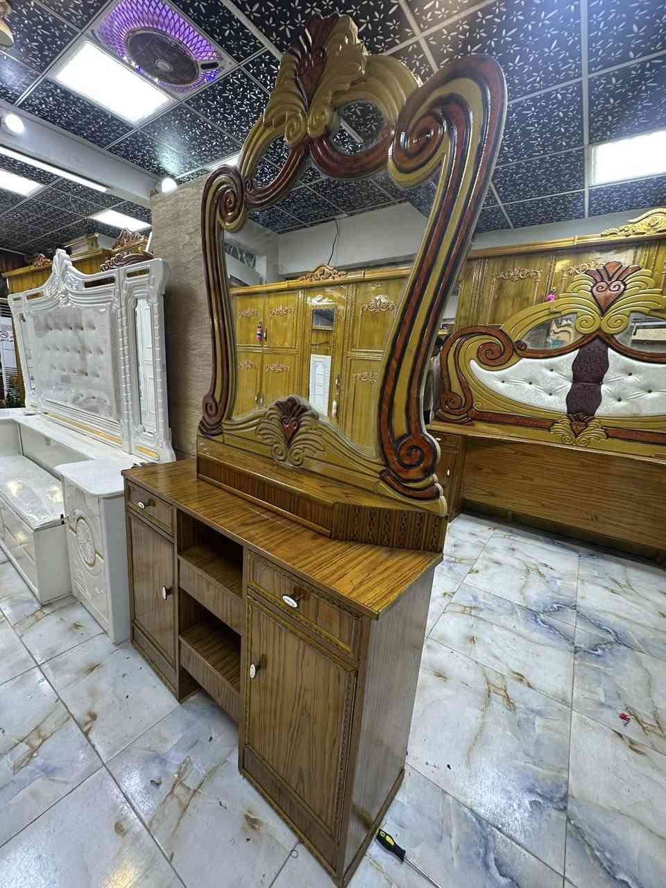 سعر ٦٠٠
غرفه مستخدمة 
5بيبان
ملحق طابقين 
واتساب ***********
معمل ومعرض علي الفهداوي
