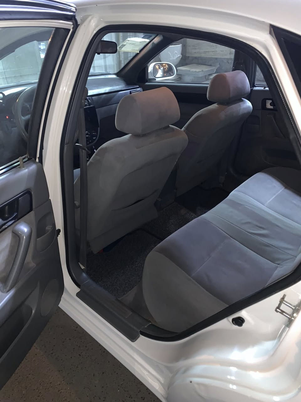 سلام عليكم اوبترا للبيع موديل 2009 السيارة مال بيت رقم بغداد سونارها موجود بالصور نقصها صدر تجي وتشوف السيارة داخل السيارة نظيف جدا اوضية مخمل 
راديتر جديد مي اخضر 
دهن مكينة جديد تبريد ثلج ذاك الصيف مسويلة ادامة كاملة 
تخم تاير جديد 
السعر 80 وبيها مجال للطيبين 
للتواصل / ***********
متواجد واتساب
