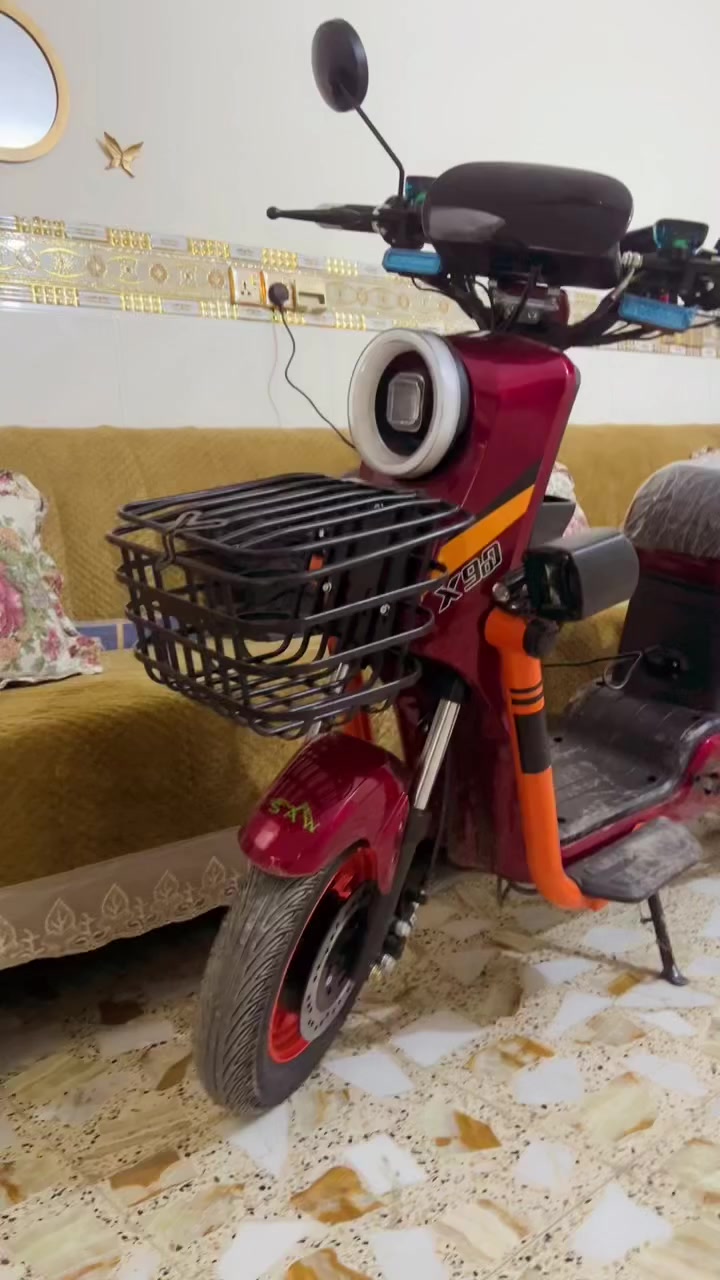 سلام عليكم دراجه شحن للبيع دراجه صار 3اشهر من ماخذه من معرض السبطين ولاوراق ولمكاتبه موجوده 5بطايرات سرعه99تمشيك60كيلو ل اكثر وعنوان دراجه لمدينه قطاع 73وسعرهه450وبيه مجال رقم ‭٠٧٧٨ ٣٣٢ ١١٢٩‬حاليا بس ل امبيثري ميشتغل
