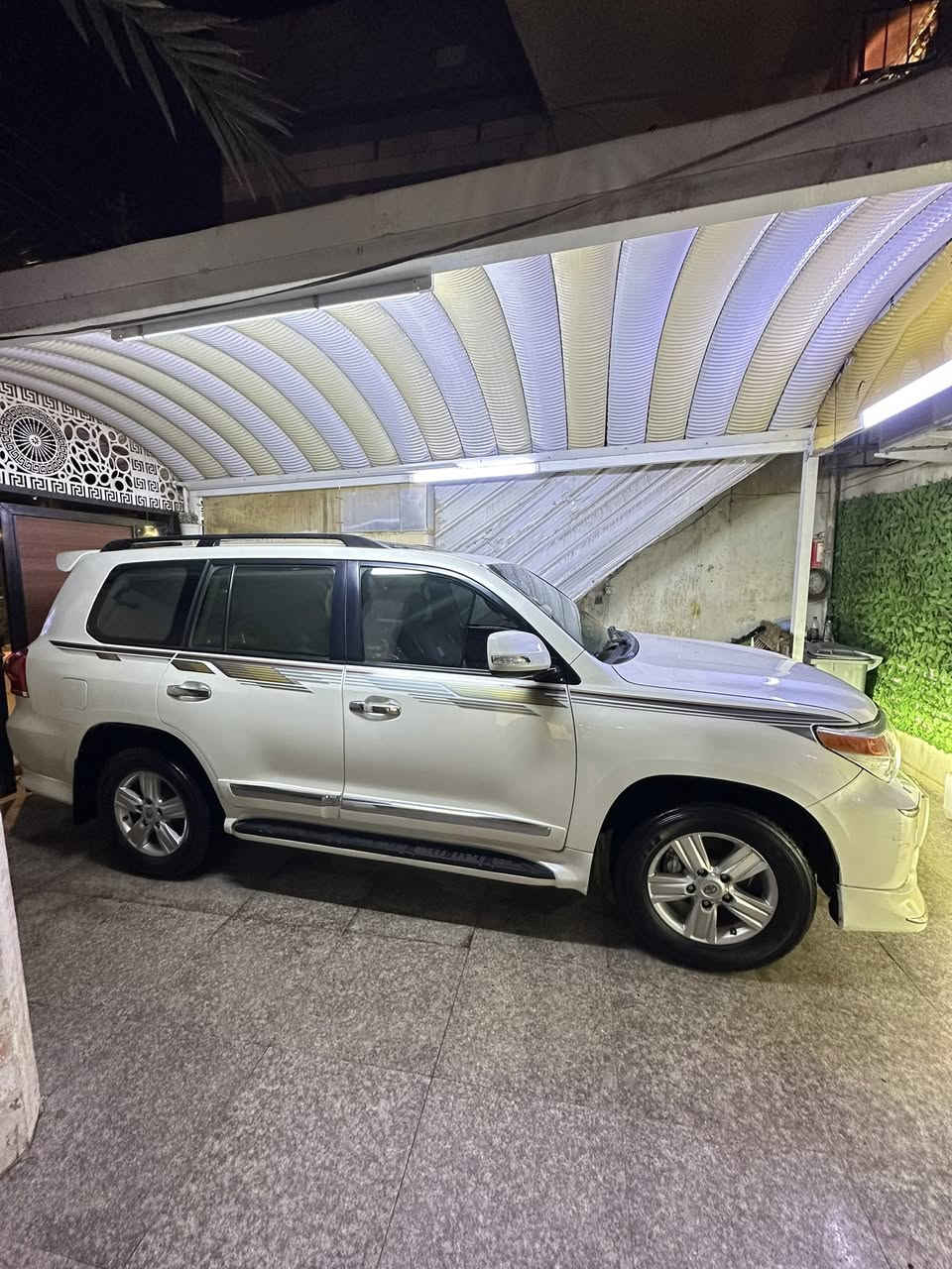 لاندكروز 2014 فطيم رقم بصره جديد تحويل شرط
مكفول صبغ ضربه تبديل بارد 
فول موصفات 1/1
حساسات امامي خلفي كامره خلفي فتحه كشنات كهرباء داخل قرميدي بصمه تشغيل عن بعد مري شفط باقي موصفات معروفه سعر 348  بيه مجال لشراي يتصل *********** 
بيع او مراوس
