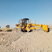 كوماتسو • كريدر • ٨٢٥