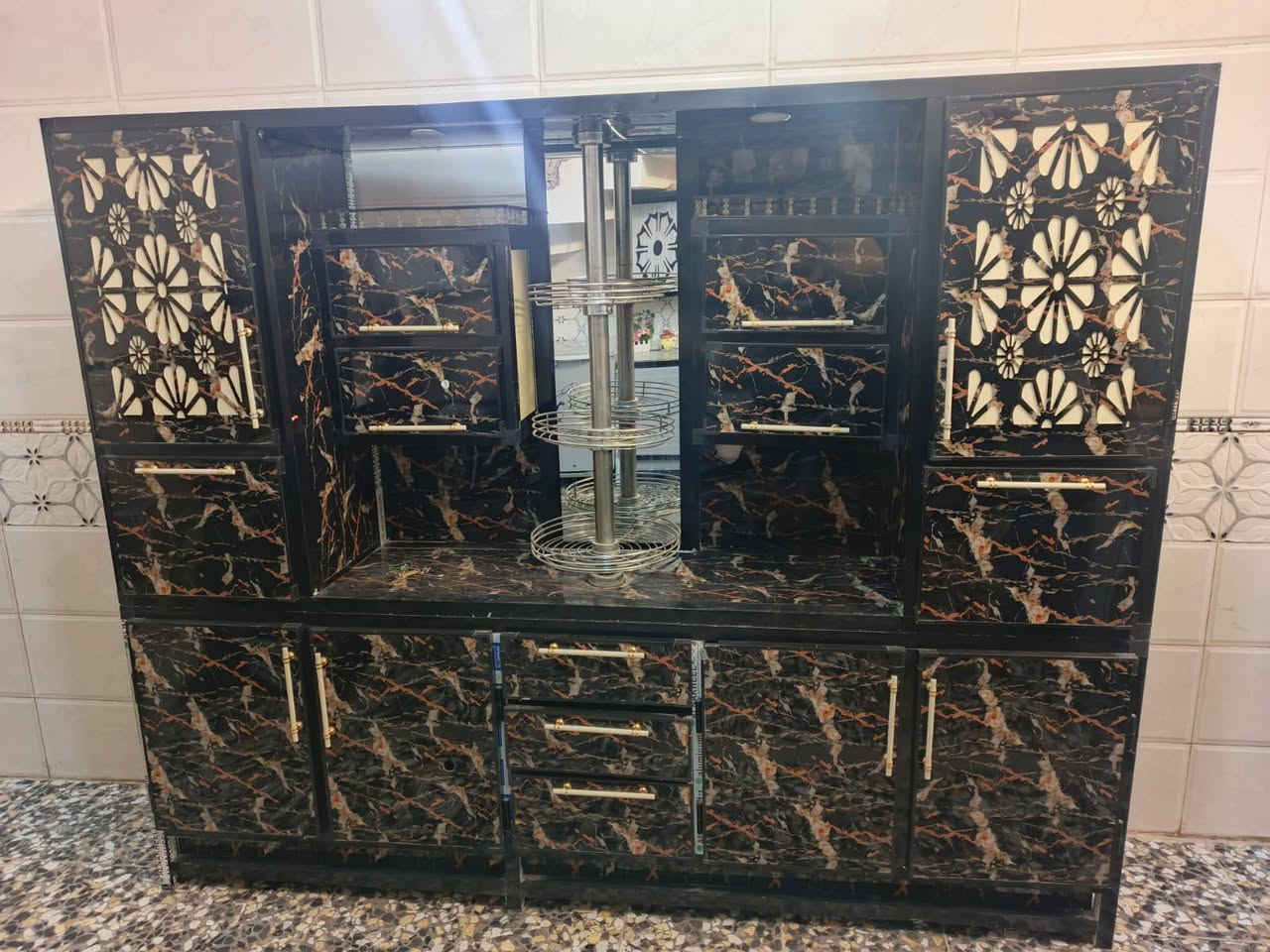 السلام عليكم اغراض بيت للبيع نظافه فول مابيهن اي أضرار استعمال ايام قليله كاونتر قطعتين 400وبي مجال طباخ 175 ؤبي مجال تخم 8مقعد 350غساله 100براد 85ثلاجه 300 كنفيره75كلهن بيهن مجال قليل مكان بغداد مدينة الصدر ‏‪***********‬‏
