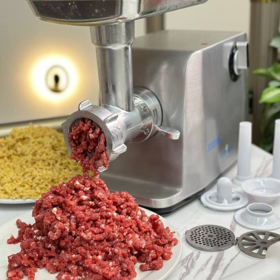 سوي متابعة بالاول ليصلك جديدنا 
مثرمة لحم صناعية من شركة امبليوم 🇩🇪💯 
🥩 تعرف على أحدث مثرامة لحم من ماركة امبليوم! 🥩

هيكل خارجي مصنوع من الفولاذ المتين ودشالي حديد 
بالأضافة الى الملف النحاس الخالص 100% مما يعطي افضل النتائج
تمتاز بقوة 3000 واط لأفضل تجربة ، بالإضافة إلى حجم 10 يضمن لك إعداد الوجبات اللذيذة بكل سهولة وسرعة.

🛡️ مع ضمان سنة كاملة للأداء الممتاز، لا داعي للقلق! 🛡️

استمتع بنتائج مذهلة في وقت قياسي وتمتع بالأداء المتميز طوال فترة الضمان.

المميزات:
🔹 ثلاث قوالب للتحكم بدرجة الخشونة.
🔹 قوالب للكبة والباسطرمة
🔹 تصميم ألماني الصنع للمتانة والجودة.
ضمان سنة 

السعر 165 ألف 
توصيل لجميع المحافظات 5


**إذا كنت صاحب هذا الإعلان وتريد حذفه لأي سبب، رجاءا أرسل رسالة إلى الدعم الفني**