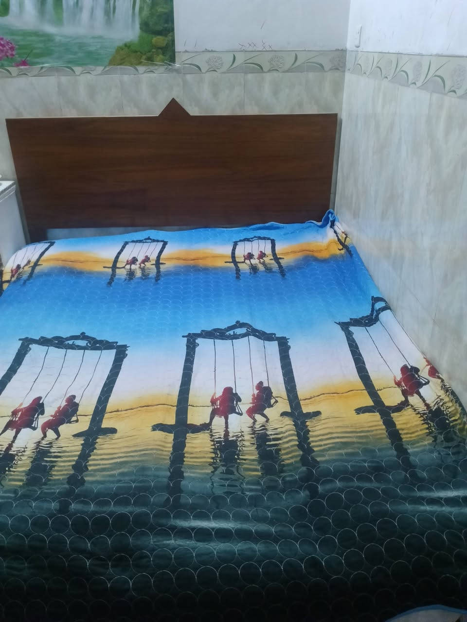 السلام عليكم
للبيع 
جربايه ام نفرين 
جربايه مال اطفال 
ميز امرايه 
زاويه عدد 2
كومديات عدد 2
العنوان حي المعلمين ***********
