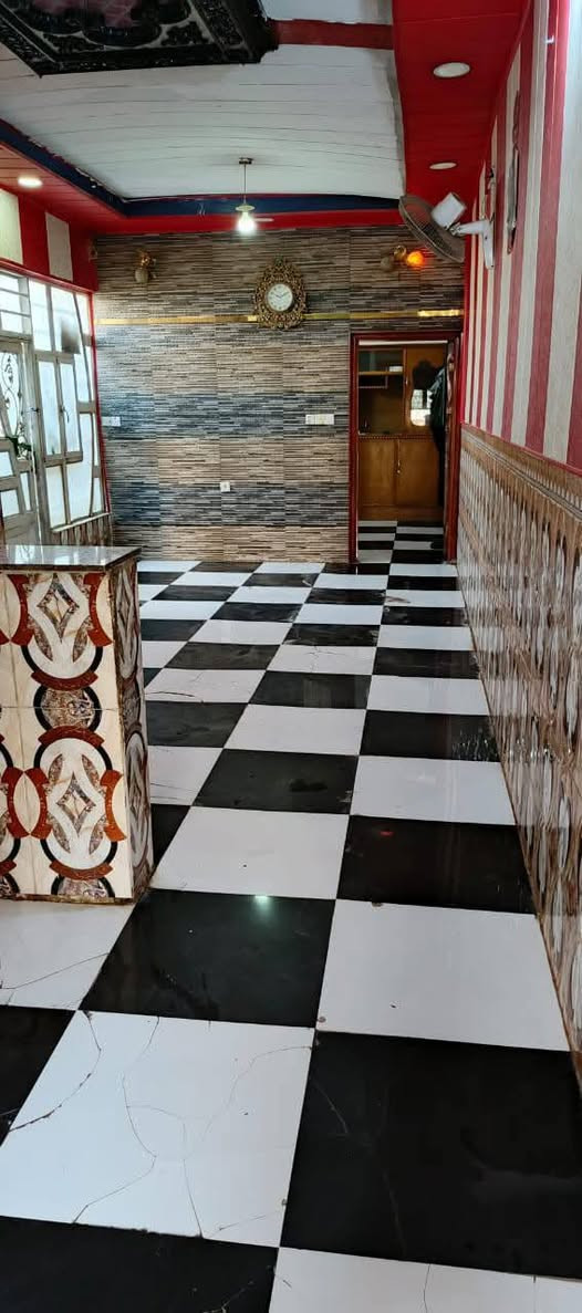 سلام عليكم ورحمة الله وبركاتة  بيت الايجار مقابل حي ميسان شارع سكلة الكرعاوي جوه البيت 100متر طابقين يتكون البيت من غرفة وصالة وستقبال مطبخ الطابق الثاني غرفة وصالة وصحيات خارجية وادخلية رقمي وات ساب ‏‪***********‬‏ الرقم التاني ***********
