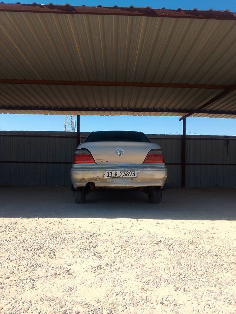 دايو سلو للبيع سياره بلادية ومكفوله من ضربه وصبغ وحداديه كهربائيات كلها شغاله تخم تاير جام اوتو كير مضبوط بس المكينه بيها خيط بخار وتبريد نقص كمبريسر مداور مباشر حتى هزتها جديده ماصاقطه للبيع ب26 وبيها مجال بصيط 
*********** كربلاء, العراق
