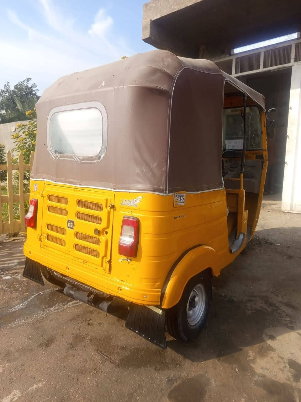 السلام عليكم تكتك 19 مضلع رقم بغداد تحويل نفس اليوم سعر 5600 وبيها مجال مكاني حي  طارق القديم شراي يتصل ‏‪***********‬‏
