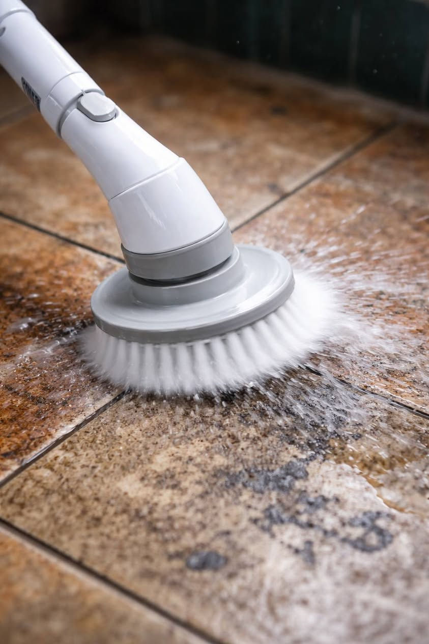 السعر 35 الف 
نوع التنظيف: فرشاة دوارة لاسلكية مناسبة لتنظيف الحمام والمطبخ والبلاط.
الملحقات: تأتي مع 4 رؤوس فرشاة قابلة للتبديل لأغراض مختلفة (زاوية، مسطحة كبيرة، مستديرة كبيرة، مسطحة صغيرة).
البطارية والتشغيل: تعمل ببطارية قابلة للشحن توفر ما يصل إلى 1.5 ساعة من التنظيف المستمر بعد شحنها.
التصميم: تتميز بمقبض قابل للتمديد لتنظيف الأماكن التي يصعب الوصول إليها دون الحاجة للانحناء.


**إذا كنت صاحب هذا الإعلان وتريد حذفه لأي سبب، رجاءا أرسل رسالة إلى الدعم الفني**