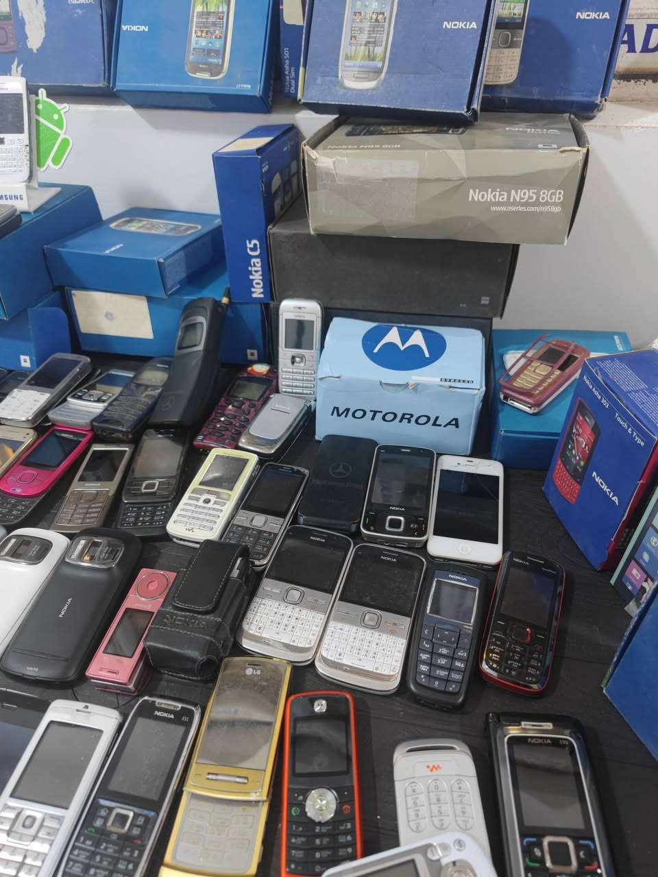 للبيع اجهزه قديمه مكاني البصره يوجد توصيل للمحافظات الاتصال ***********
***********
