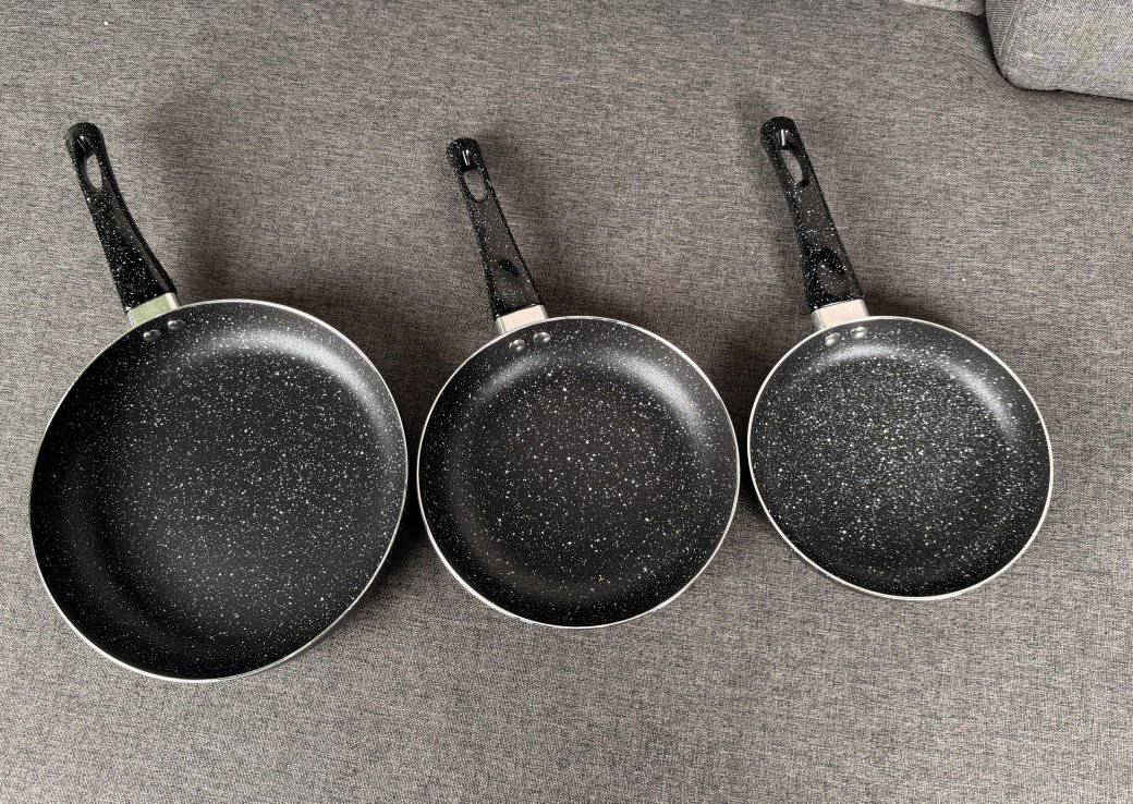 طقم مقالي جرانيت🔥
سطح غير لاصق – سهل التنظيف – عملي
🍳 الصغيرة: 18 سم 🍳 الوسط: 20 سم 🍳 الكبيرة: 24 سم السعر 11 دينار والتوصيل دينار


**إذا كنت صاحب هذا الإعلان وتريد حذفه لأي سبب، رجاءا أرسل رسالة إلى الدعم الفني**