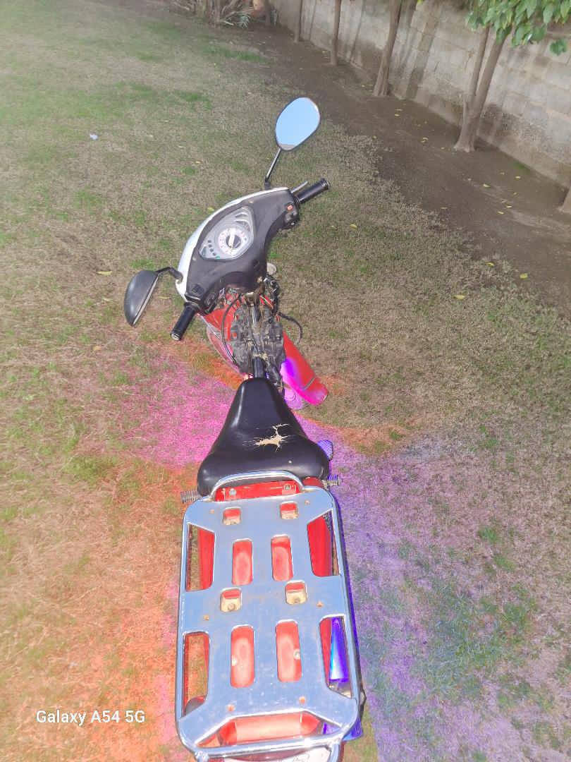 السلام عليكم موطور للبيع سلفيز موطور نضيف ما ناقصه اي شي محرك نضيف كله بلادي تايرات جديده المكان صلاح الدين قضاء بلد بني سعد السعر 575 وبي مجال حك الجيه الرقم***********
