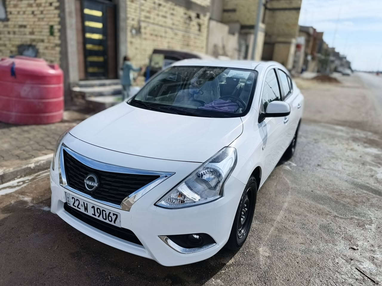 السلام وعليكم نيسان سني مديل 24 هندي بليته زركه ماشيه 11 الف شراي يتصل ***********
