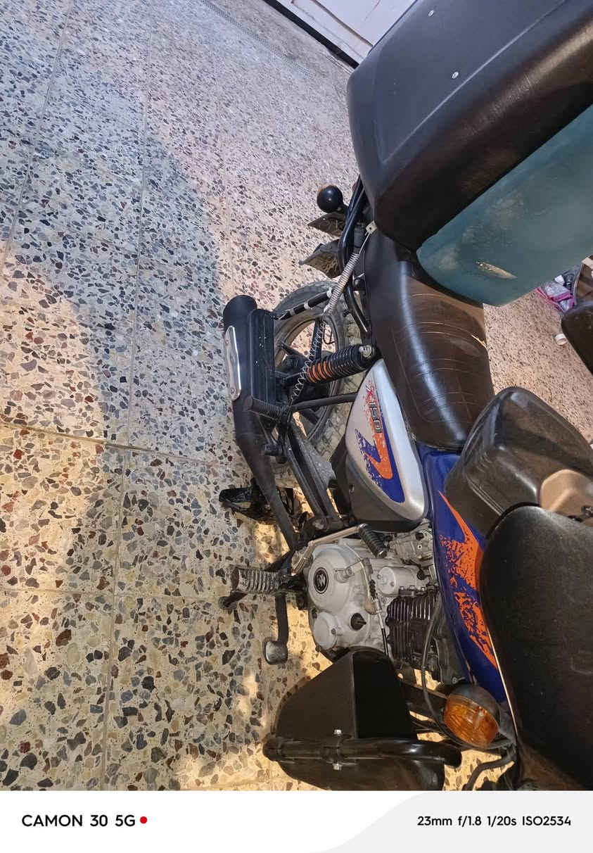 اسلام عليكم اخوان دراجة بوكسر البيع كامله مكمله اي نقص مابيها مكاني الرشاد قرب حي النصر سعر 2500 والشراي يتصل  هاذ رقم
***********
