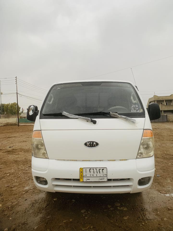 کیا براوە ٣هەزاری مەکینە رەش کارەبائی
مودێل ٢٠١١بیلاد 
سەنەوی پلاستیک شاسی براوەی بەشەرت 
مەکینەی بەشەرت ئەکسل بەشەرت 
سەیارەکە نمونەیە جاهزە بۆئیش  

***********
