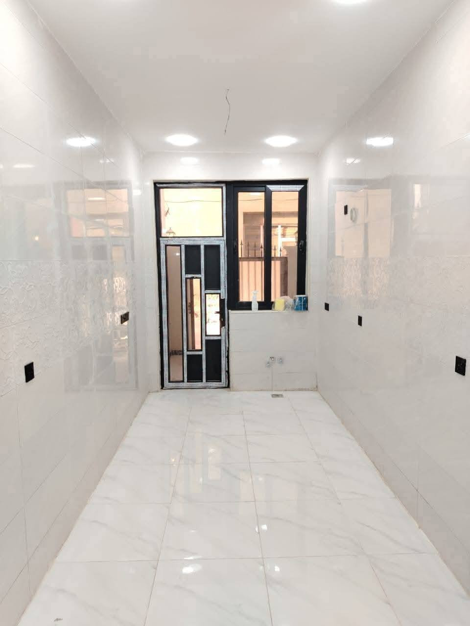 الدار للبيع موقع مميز .مجاور الركن
يتكون من 4نوم
 وصحيات عدد٢
استقبال .مطبخ 
وصالة مع بيتونة كبيرة 
البيت زيرو مامسكون .
العنوان الدورة مدخل البعيثة مجمع السلطان ***********
