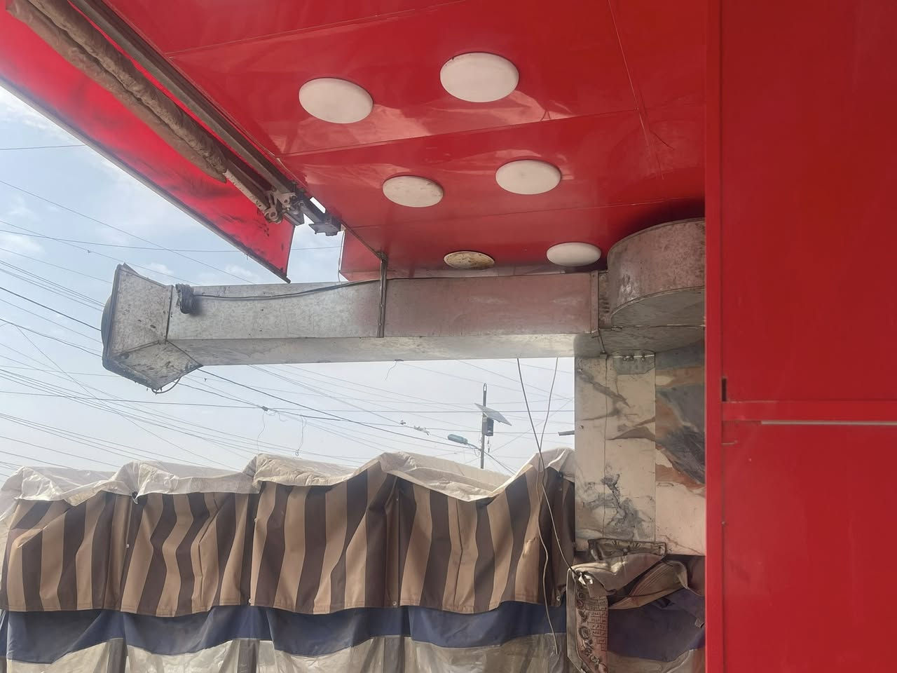 بوجه ودكت وساحبه الطياريه
طول البوجه 4متر وطول الدكت تقريبا 10 
***********
