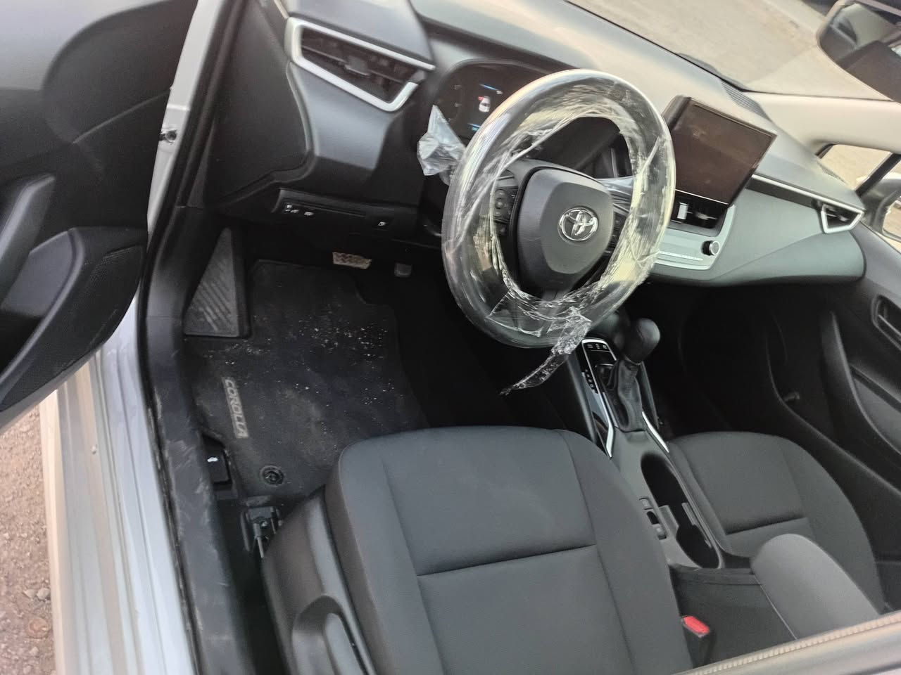 السلام عليكم للبيع فقط كورلا هايبرد موديل 2024 محرك 1800 المرغوب كلين بدون حادث السعر 170 للاستفسار ***********
