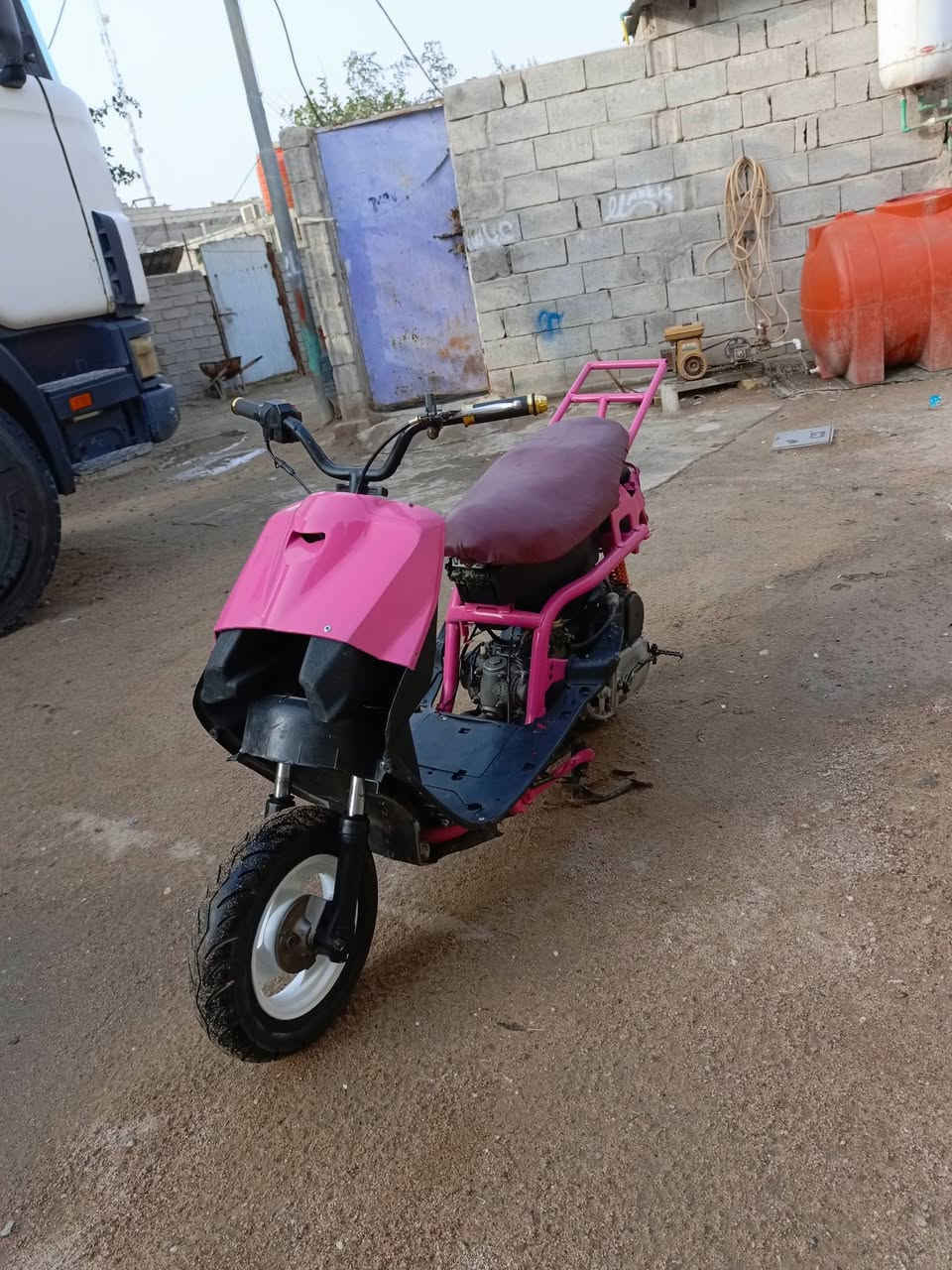 السلام عليكم فراشه حربيه محرك ماكس مفتوح ولفات فقط ناعمه دراجه تعمير نص ضفيره تايرات جدد شلعه ومعدل قطرة دهن وكلج خلفي رياضي كزوز رياضي سعر 300 وبيه مجال قليل مكان لبصره زبير رقم *********** رجائآ مو شراي لا تعبني
