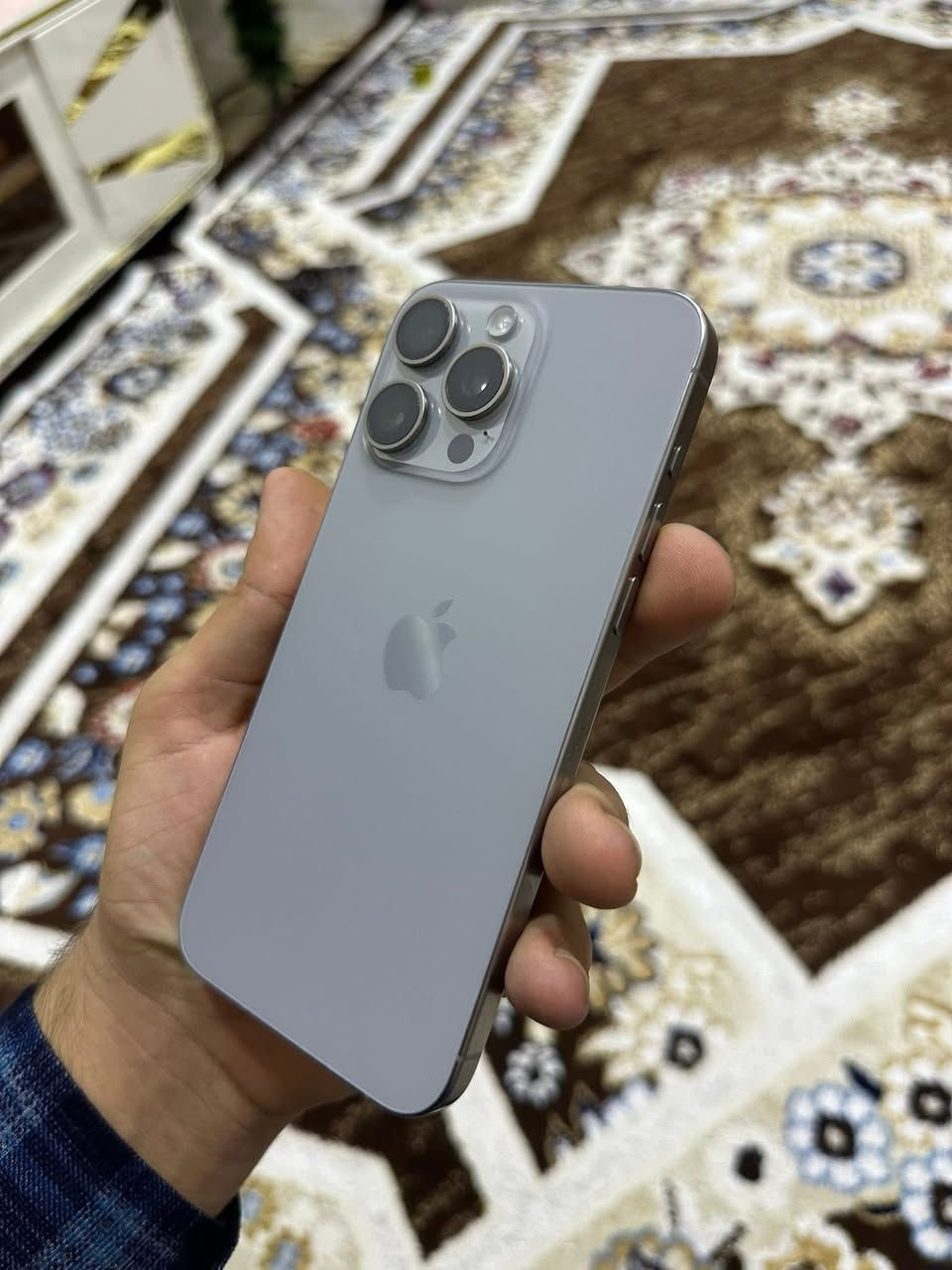 ايفون 15 برو ماكس 
الجهاز فول مفول 
دبل سيمكرت/ 2 شريحة 
ذاكرة /256 
بطارية/ 89
نموذج/ za
نظافة الجهاز 100 بالميه شرط من اي جلخ 
شرط كله نورمال كلشي ممبدل ضد الماي 
الجهاز ويا كيبل فقط الاصلي مالته 
السعر 1150 وبي مجال 
للاستفسار ***********
