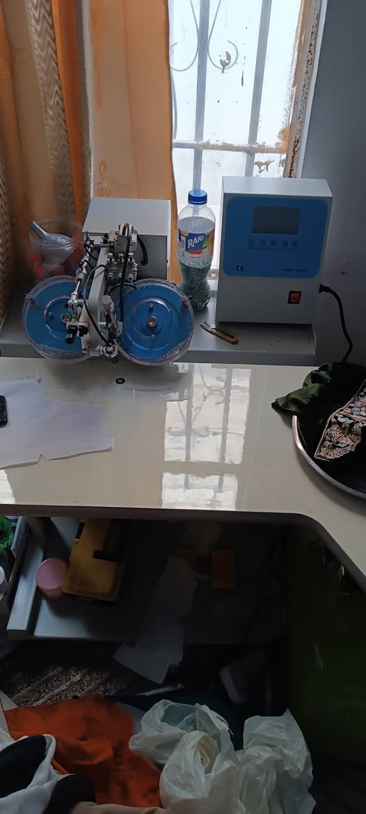 متاح جهاز كرستال على الهواء معه كمبريسر الجهاز مشتغل شهر واحد فقط السعر 16ورقه مكاني كركوك ***********
