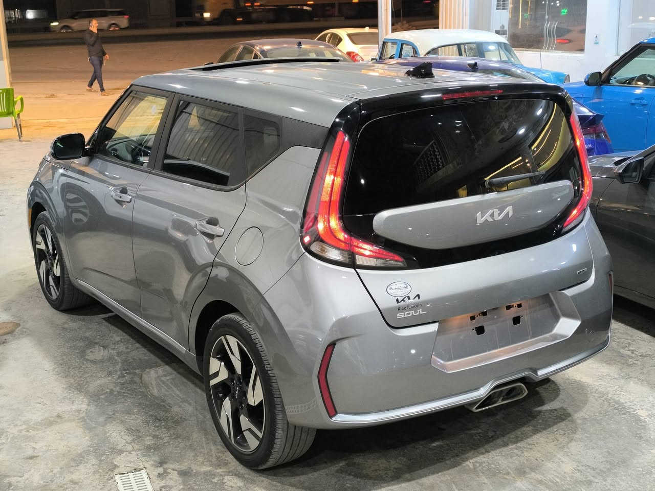 للبيع 2025 KIA SOUL GT LI  
وارد امريكي
مواصفات فول GT 
محرك 2.0 دوش
فتحة سقف 
بصمة دخول ذكي تشغيل عن بعد 
رادار تحديد مسار مثبت سرعه 
شاشة تدعم اندرويد أوت أبل كار بلي 
شاشة عدادات متغير
تبريد مناخ منفصل 
باقي المواصفات موضحة بالصور 
الضرر . دعامية فقط 
صور الحادث مرفقة بالمنشور 
السعر 💰 (( 15700 )) $$
للاستفسار الاتصال 
***********
***********
