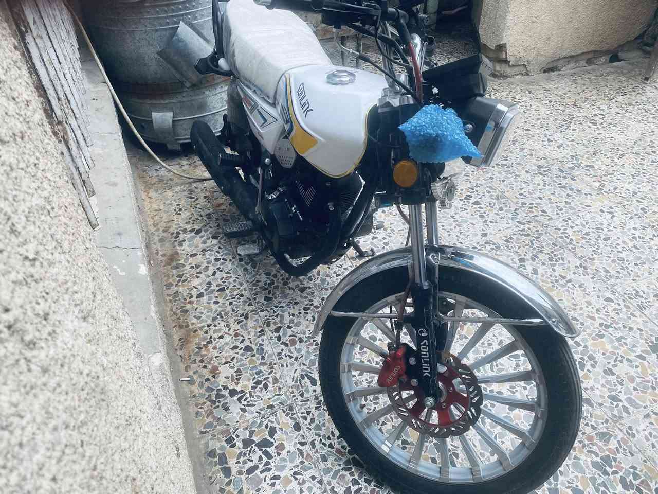 السلام عليكم بسبب وعود الكاذبه اعيد النشر دراجه نظيفه للبيع مع صندوق مال توصيل  العنوان بلديات تقاطع الكهرباء ***********
