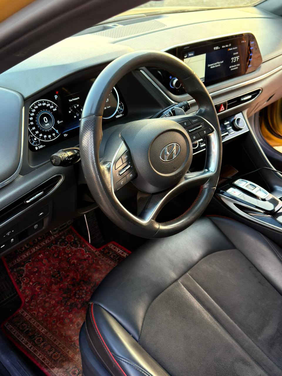 السلام عليكم سوناتا 2020 للبيع
اللون: ذهبي ✨

محرك: 1.6 لتر تيربو (4 سلندر

 الأداء والاستهلاك:
 • تسارع جيد وسحب ناعم
 • اقتصادية بالوقود (حوالي 27–36 MPG)  
 • قيادة مريحة وثابتة

المواصفات الداخلية:
 • شاشة وسطية كبيرة
 • Apple CarPlay + Android Auto
 • تشغيل بصمة 
 • مكيف أوتوماتيك بارد ❄️
 • تحكم بالمقود (ستيرن)
 • تدفئة مقاعد و تحكم مناخ منفصل للتدفئة و التبريد
.

🚘 المواصفات الخارجية:
 • تصميم حديث وشبابي
 • إنارة LED أمامية وخلفية
 • شكل رياضية
 • كاميرا خلفية
 • حساسات

الأمان:
 • نظام مانع الانزلاق
 • نظام ثبات إلكتروني
 • تحذير تصادم
 • حساسات نقاط عمياء
الضرر:
حادث ضرر من امريكا باببين تبديل وشويه تعديل بجاملغ الخلفي  صور حادث موجوده وسونار موجود 
السعر 159 وبيها مجال 
الشراي للاتصال فقط 
رقم : ***********
