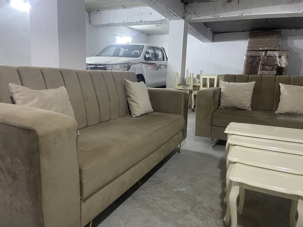 تاقمی میوان
هاتینەوە بە تاقمێکی میوانی 10نەفەری
 دەست کردە زۆر پاکو بێ عەیبە 
ژم***********
