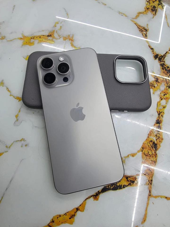 آيفون 15بروماكس عربي شرق اوسط جهاز نظافة ١٠٠بل%ذاكرة 256بطارية 98مشحون١٥٩مرة مكان بغداد سعر مليون و١٧٥ألف الاستفسار ع رقم ***********
