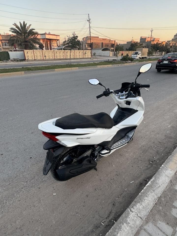 السلام عليكم للبيع بيسي اكس جيل الثاني ياباني دراجة حلوة وكلمة بلادية كفراتهة مكينتهة بلادي  تتفئة بل يدات حساسات شغالات دراجة كلش حلوة مرتبة مكينتهة شلعة ومعدل فول ماشية 48 الف. السعر مليون  / و 900  وبيهة مجال عنوان بغداد البلديات رقم ***********
