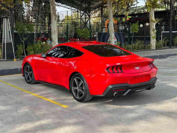 Ford mustang 2024 
السيارة بيها ٢ قطعة صبغ باب و جملغ الارباك مال دكمة طاك 
السيارة ماشية : 10000 mi
السعر : 27500$  
الهاتف : *********** دهوك
