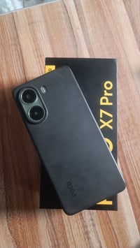 بوكو X7pro ذاكره512 عشوائية 12 بطارية6000 شحن سريع 90واط ملحقات كاملة ...