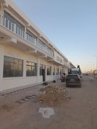 صبغ شبابيك وبيبان صبغ داخلي خارجي شرط نضافه العمل خاص او 07823114678