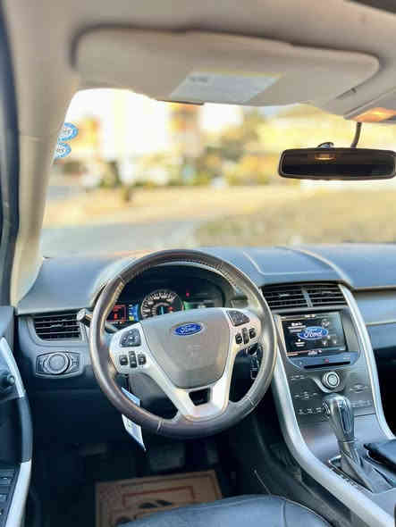 Ford Edge 2013 SEL AWD
فوول مواسەفات ( پانۆراما، کوشن جلد، کوشن هیتەر، ٢ کوشن کارەبا، شاشە گەورە، ٣ شاشە، دەبڵ ئەکسل، ڕادار)
تەنها ٣٦،٠٠٠ هەزار ڕۆیشتووە 
بێ بۆیاخ، بێ سارد هەموو گیانی بە شەرت
نرخ: ١٦٠
0770 294 9797
