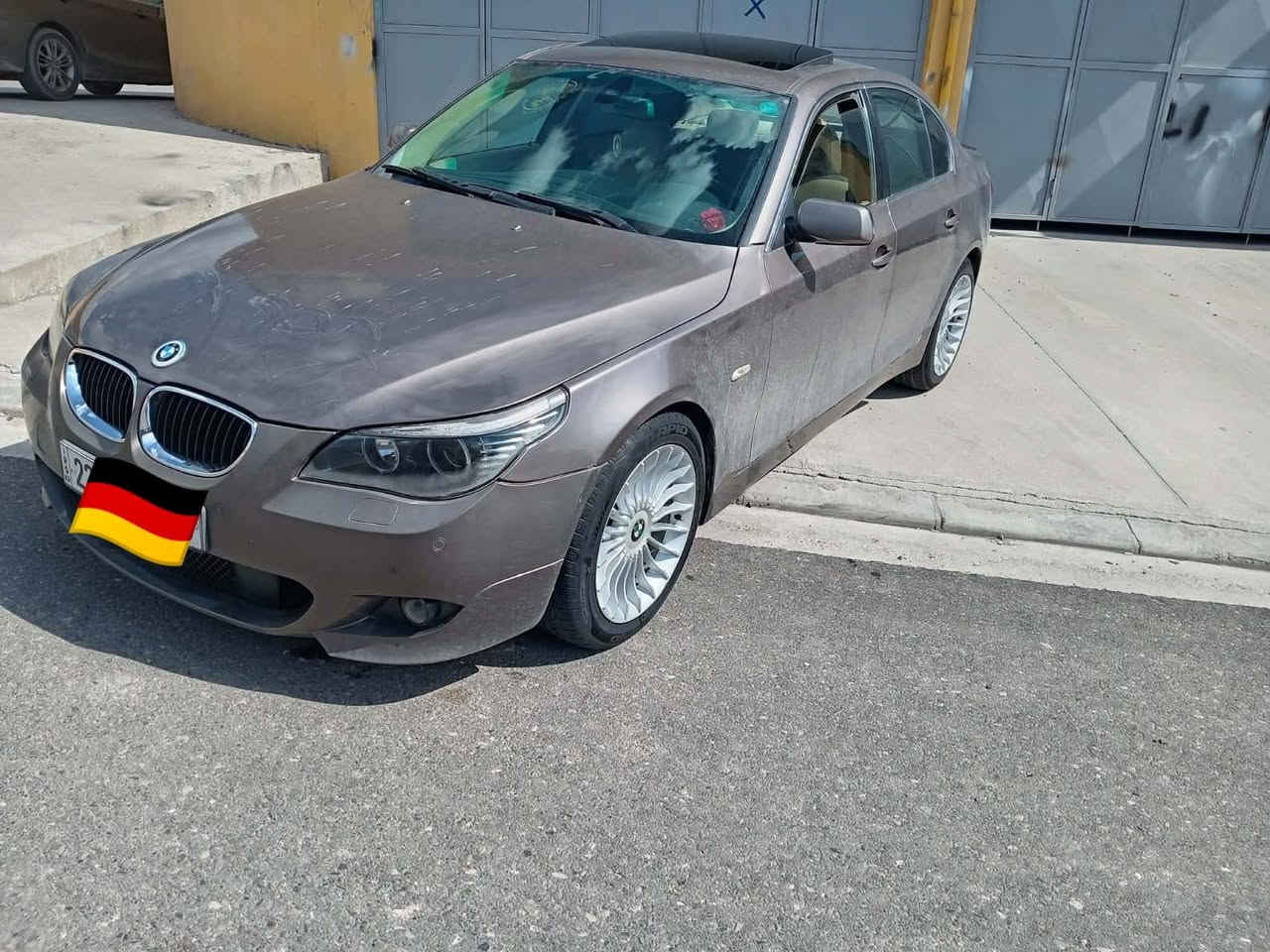 بي ام ميماتي
موديل 2007 
525i 
مكينة بيضة 
نوزل قصير 
مواصفات خليجي 
رقم سنوية جديد 
رقم اربيل 
قطعة ونص بخ بدون دعم 
السعر 120 ورقة ومجال 
بيع او مراوس حسب القناعة 
موبايل : ***********
