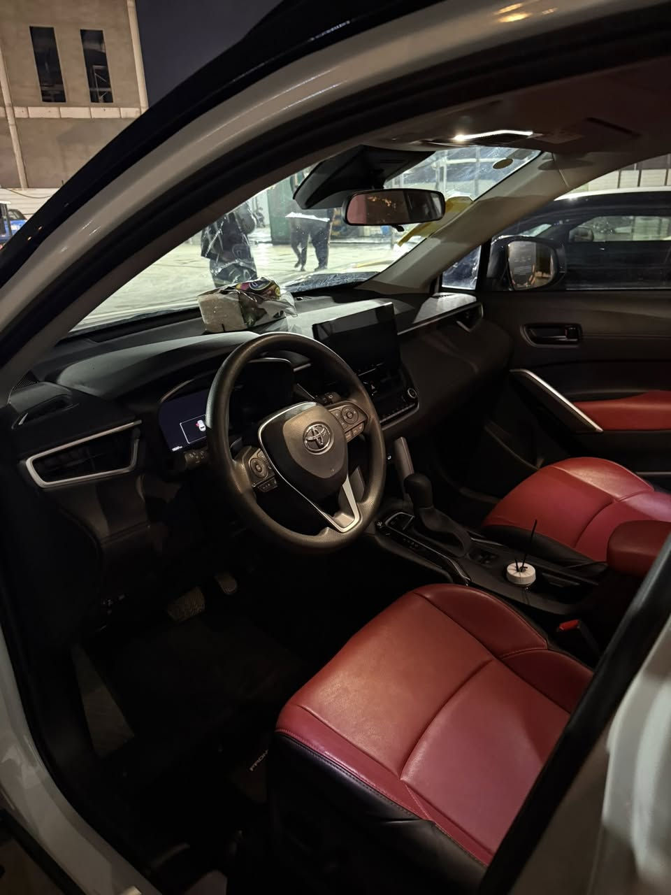 السلام عليكم 

فرونت لاندر 2025
محرك 2000
تو كلر (ابيض+اسود)
رقم بغداد بأسمي
ماشية 19 الف 
كشن جلد 
تبريد قطعتين 
كشن السائق كهرباء 
قيادة ذاتية 
وباقي المواصفات معروفة
السيارة في حالة الزيرو 
مكفولة من كلشي 
السعر 28 مليون و900 الف 
التواصل على الخاص او على الرقم ***********
