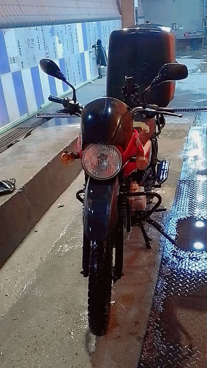 دراجه بوكسر للبيع دراجه جاهزه عل اخر حبايه تخم تاير نضيفه وحلوه رقم وسنويه الرقم باقي عل تثبيت كملت معاملته وصار عندي ضرف ومارحت دراجه حلوه وجاهزه ونضيفه مكينته بدايت خيط بيه موديله 23 ماشتغله دلفري ابد شلع رايده مليون و400 وبيه مجال وهذا رقمي ***********
