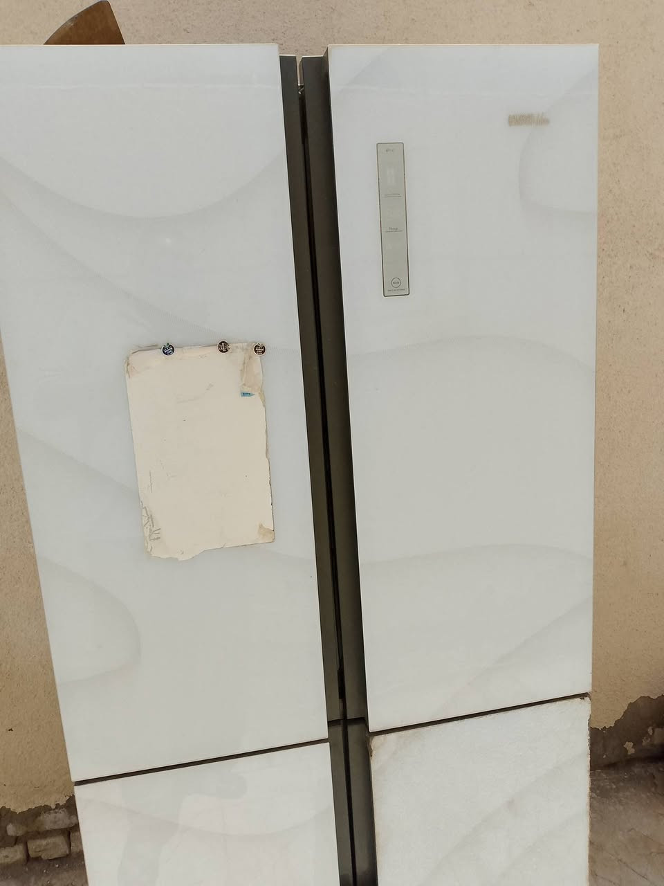 ثلاجه للبيع اربع ابواب مجمده وثلاجه بنفس الوقت عطل فقط ماطور عاطل ابيع عله وضعها سعرها ٢٠٠الف  التواصل واتساب ***********
