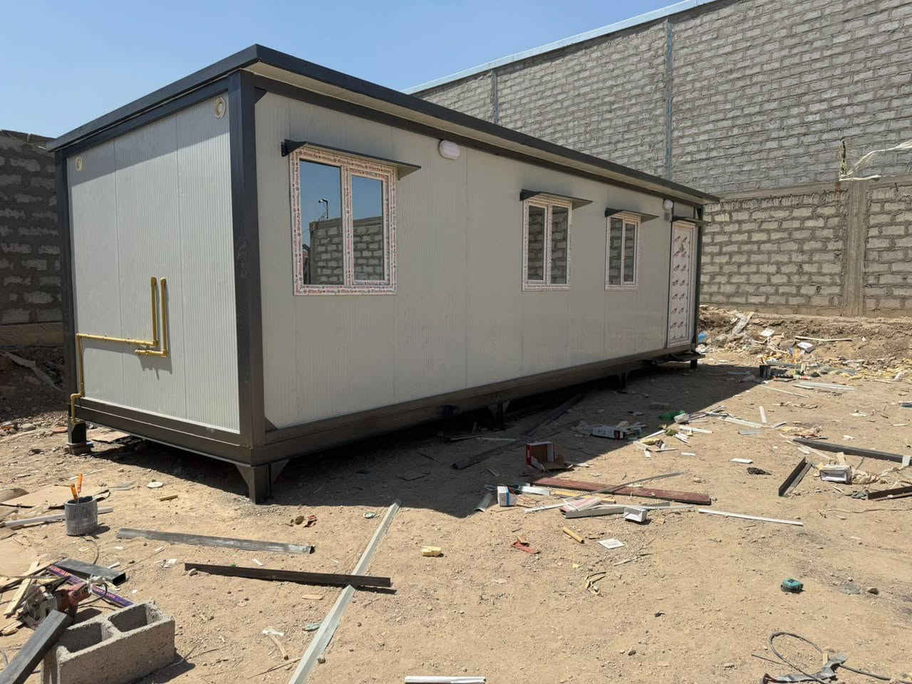 ✨ كرفانات فاخرة بمعايير هندسية متقنة – حيث تلتقي القوة بالأناقة
نقدم لكم مجموعتنا المميزة من الكرفانات المصنّعة بدقة عالية، والمصممة لتمنحكم تجربة استخدام راقية وموثوقة. نعتمد في صناعتنا على أفضل الخامات العالمية، مع عزل احترافي يضمن لكم راحة مثالية في جميع الفصول.
كرفاناتنا مناسبة للمدارس، والبيوت، والاستراحات، والمشاريع الحكومية والخاصة، وتأتي بتشطيبات فاخرة تلائم أعلى معايير الجودة.                                                                                                                                                                                                       🏛️ مزايا الصناعة الراقية :                                                                                                                                                                                     الأسعار:
⬅️ السعر المتر ضد الحريق🔥🔥33 الف دينار
يشمل🚪 البواب و🪟الشبابيك التركيه
و كهربائيات 💡سعودي 
⬅️ سعر المتر: العادي ب 24الف دينار 

يتوفر لدينا تغليف عضم جدران مع سقوف ثانويه سعر المتر ب 12الف دينار 

هاتف📞📞***********
