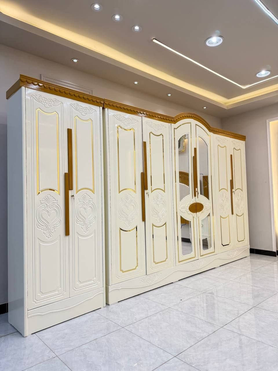 نجارة عراقية بتصميم تركي حديث، وتُصنف ضمن الدرجة الاقتصادية التي تجمع بين المظهر الفخم والسعر المناسب.


**إذا كنت صاحب هذا الإعلان وتريد حذفه لأي سبب، رجاءا أرسل رسالة إلى الدعم الفني**