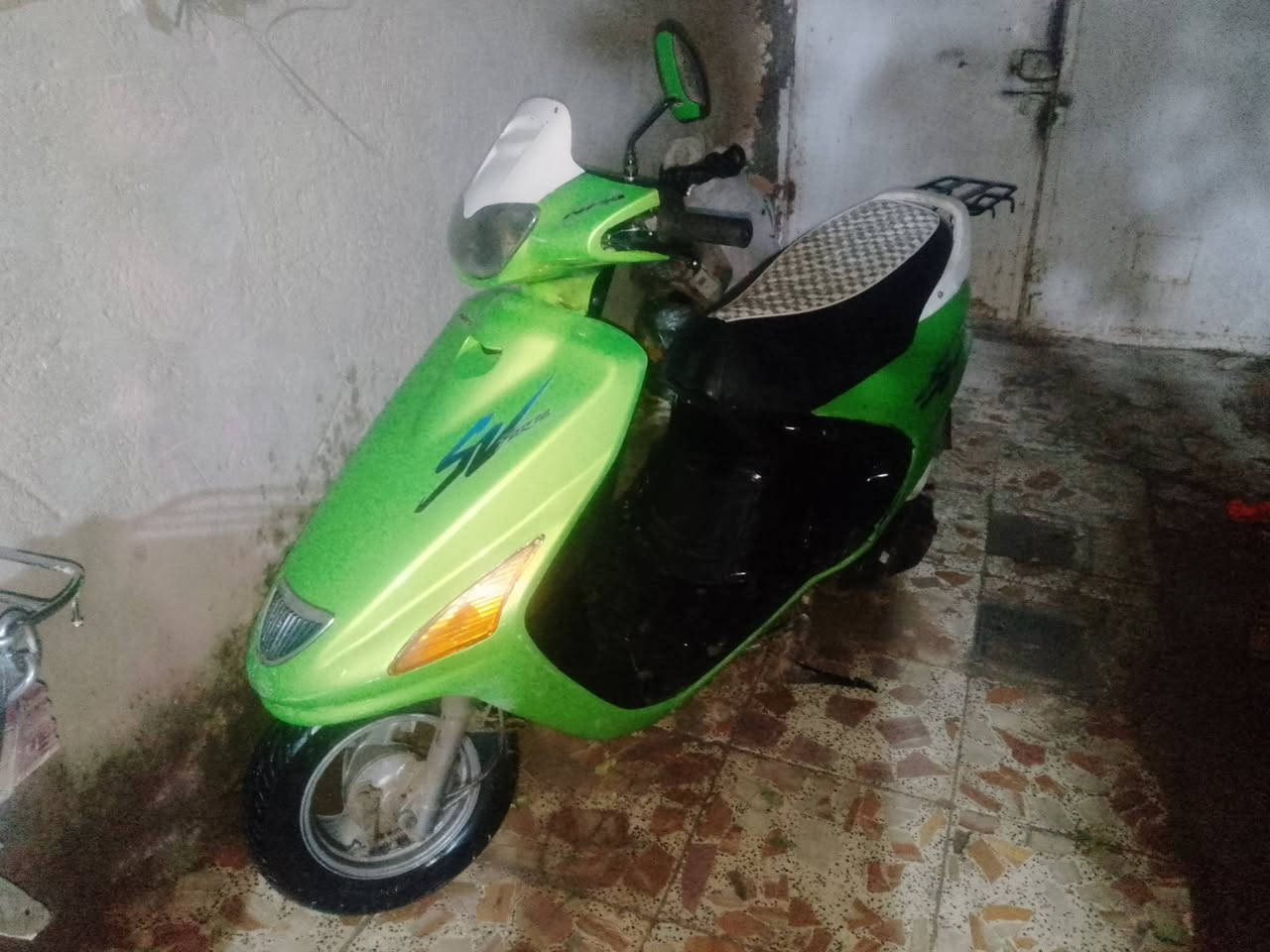 سلام عليكم عندي دراجه فراشه فحل معايزه شي كهربايات كلها شغاله سلف شغال اشاير شغالات لايت شغال  مكاني نجف حي نداء قرب جامعت كفيل سعر 450 بيها مجال رقم، ***********
