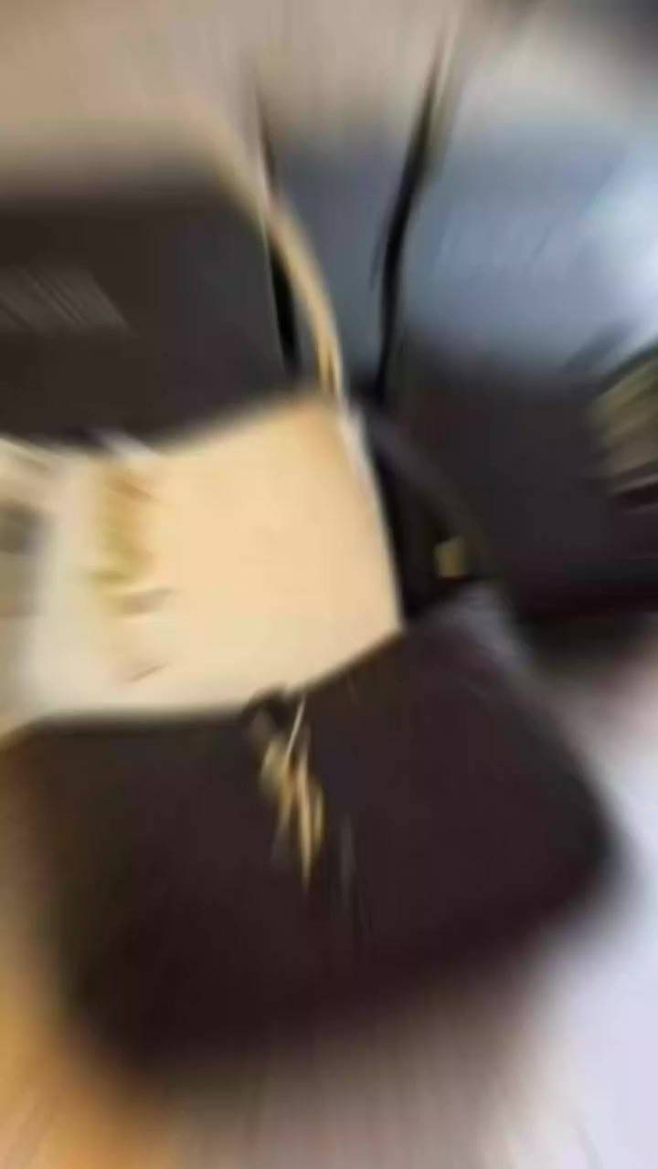 تخفيضات قطع اخيرة 🎉🎉🎉🎉🎉
السعر 10الاف 🤩🤩🤩🤩🤩🤩
 #موضة #حقائب #احذية #ترند #ماركات 
 إشارة إلى الأصدقاء 󱢏


**إذا كنت صاحب هذا الإعلان وتريد حذفه لأي سبب، رجاءا أرسل رسالة إلى الدعم الفني**